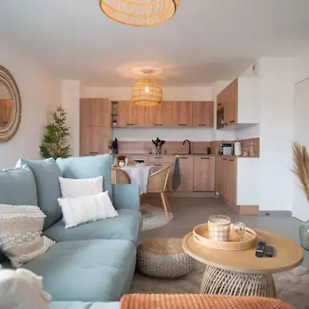 Appartamento With Mountain Views In Antibes