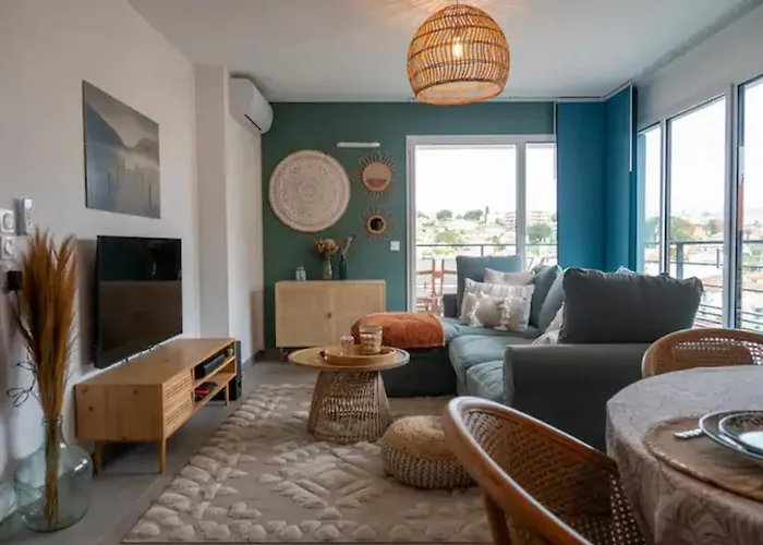 Appartamento With Mountain Views In Antibes