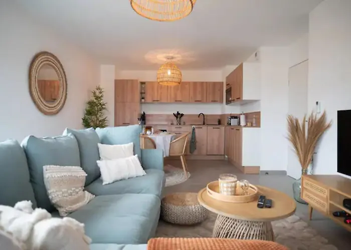 Appartamento With Mountain Views In Antibes