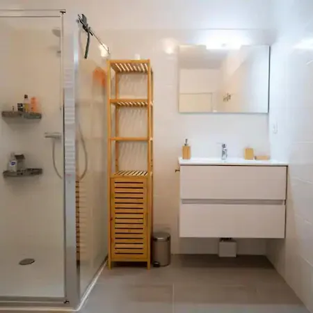 公寓 With Mountain Views In 昂蒂布