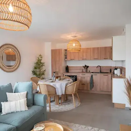 Апартаменты With Mountain Views In Антиб